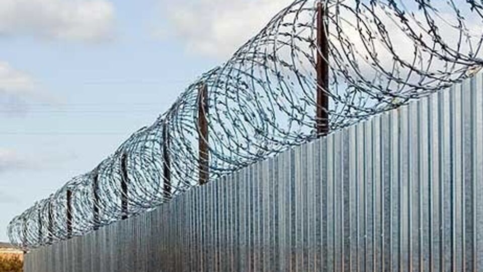 Россия хочет построить забор на границе с Донецкой областью