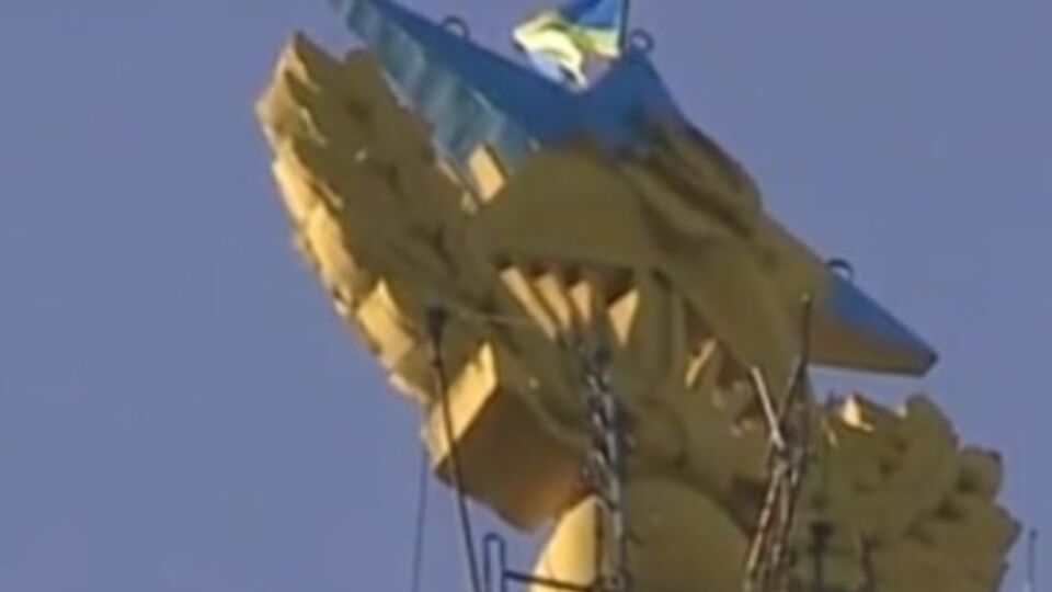 Парашютистам, подозреваемым в покраске шпиля в Москве, грозят реальные сроки заключения