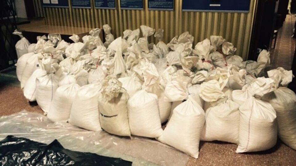 Аваков: Это не мешки со строительным мусором. Это мешки, набитые янтарем!