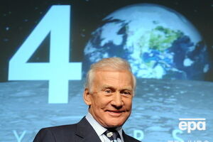 Олдрин обнародовал документы со своей лунной командировки