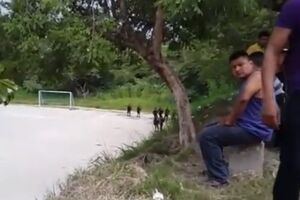 Все убитые --- игроки одной команды