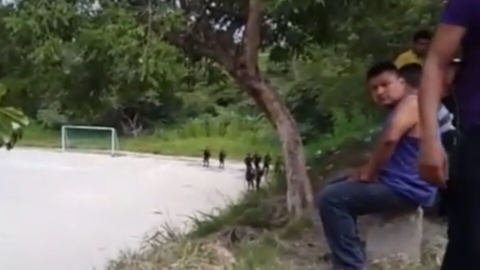 Все убитые --- игроки одной команды