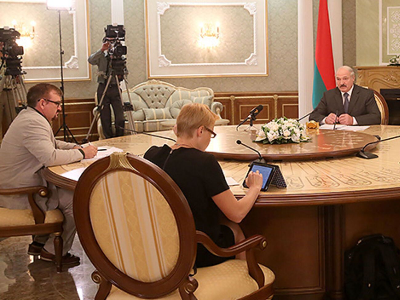 Президент Беларуси Александр Лукашенко дал интервью журналистам. С корреспондентом "Радио Свобода" он встретился впервые за 20 лет
