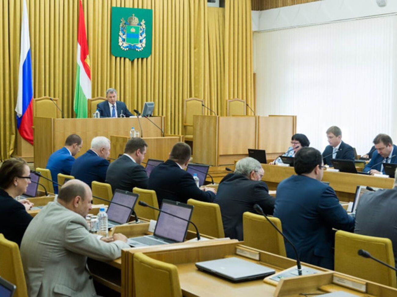 На заседании правительства Калужской области Анатолий Артамонов призвал местных жителей отказаться от варенья