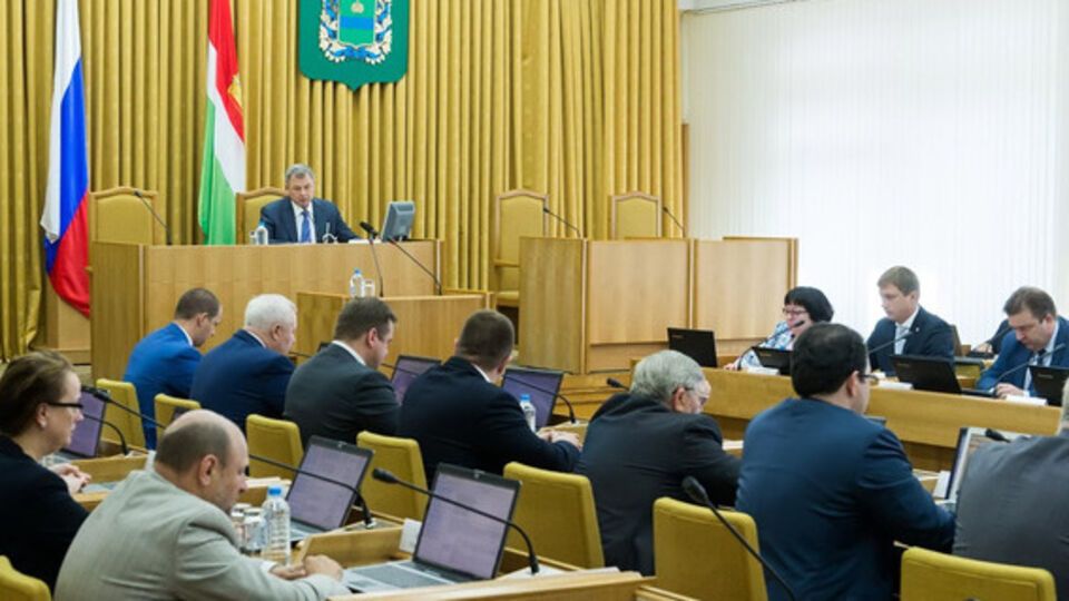 На заседании правительства Калужской области Анатолий Артамонов призвал местных жителей отказаться от варенья