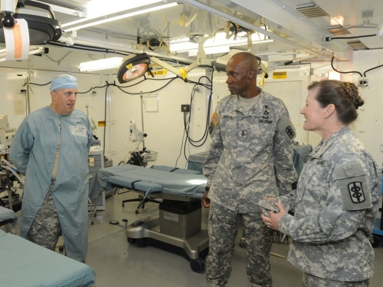 Американские специалисты обучат украинских военных врачей пользоваться оборудованием мобильного госпиталя