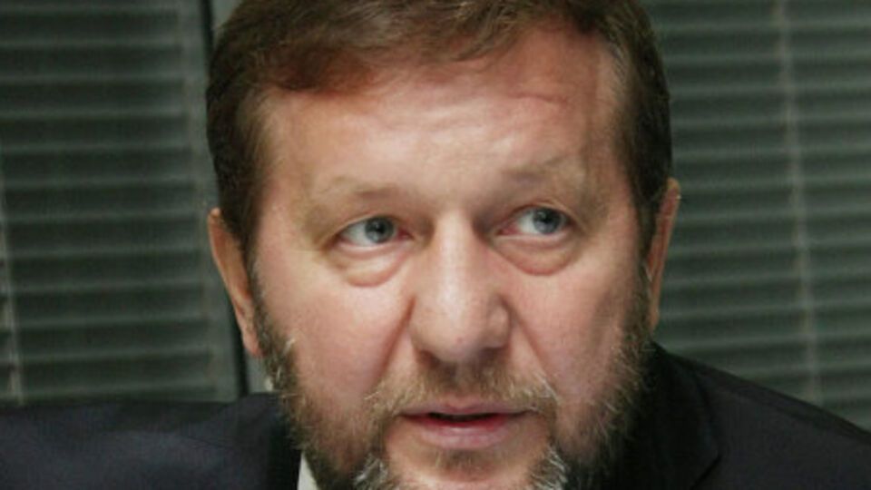 Кох о часах Пескова: Он госслужащий. Они там у себя напридумывали кучу правил о декларировании и прозрачности. Пусть отчитается перед людьми по этим своим правилам