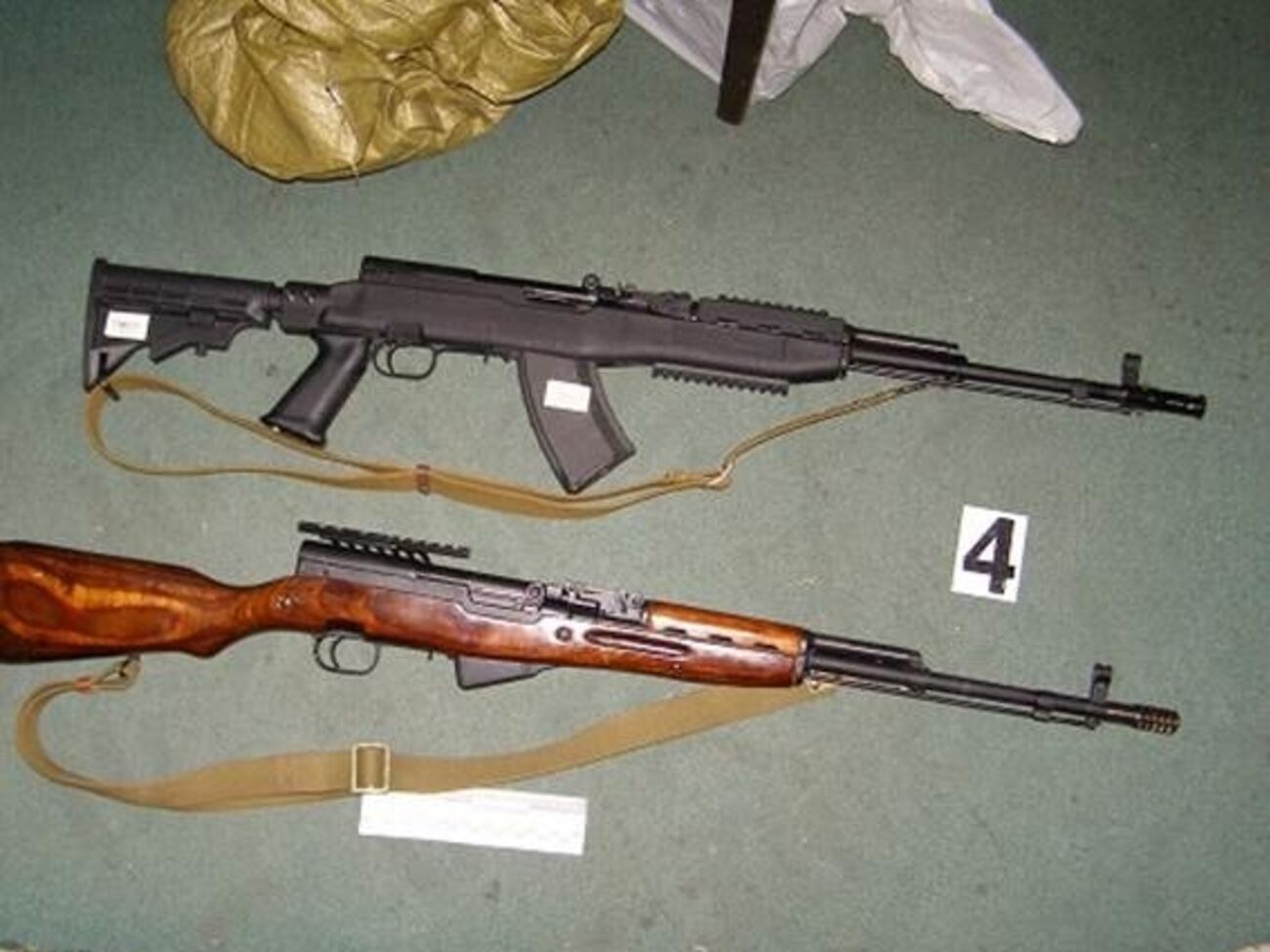 Постоялец гостиницы стрелял в направлении охранника из охотничьего карабина, переделанного под стрельбу боевыми патронами