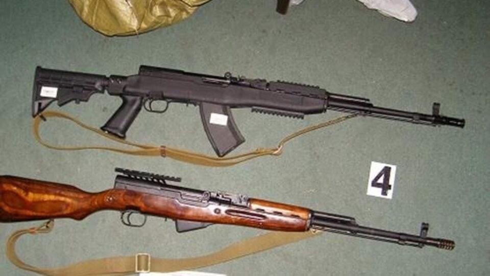 Постоялец гостиницы стрелял в направлении охранника из охотничьего карабина, переделанного под стрельбу боевыми патронами