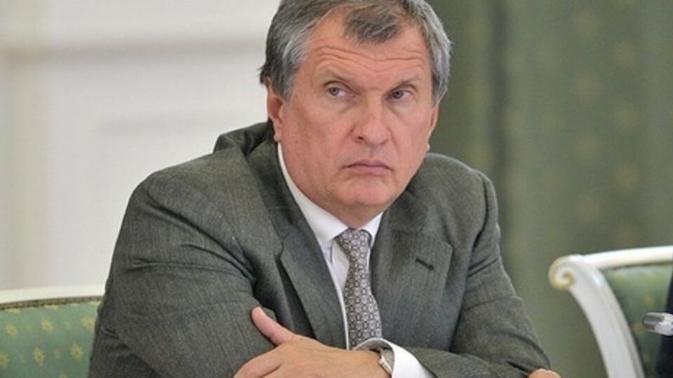 Сечин предупреждает о возможном дефиците бензина в РФ