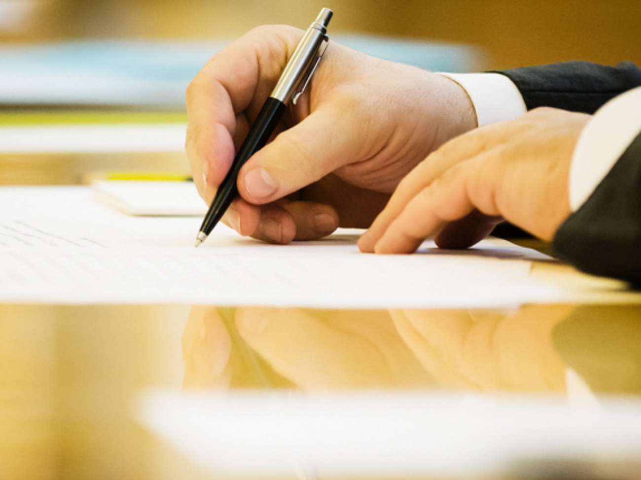 Порошенко подписал закон, запрещающий работникам Антикоррупционного бюро быть членами политических партий