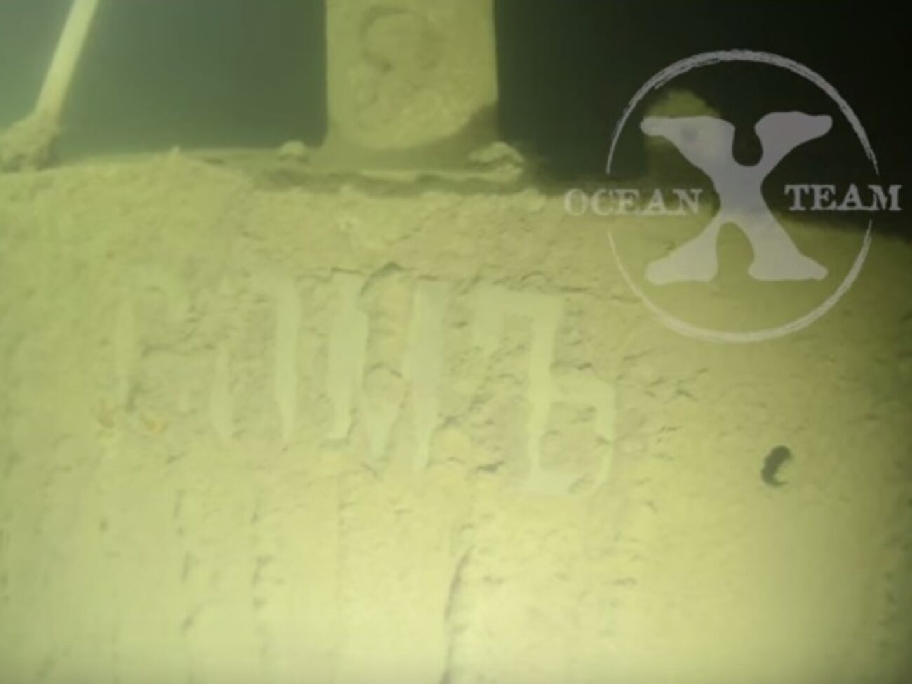 На корпусе найденной субмарины видно слово "Сомъ"