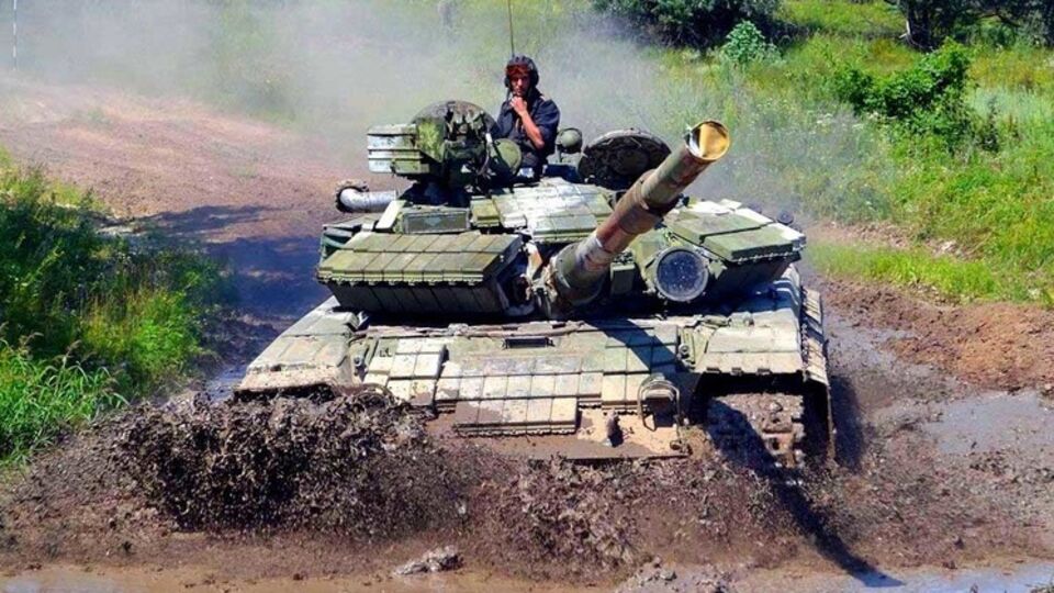 Будущие механики-водители осваивали вождение танка и боевой машины пехоты