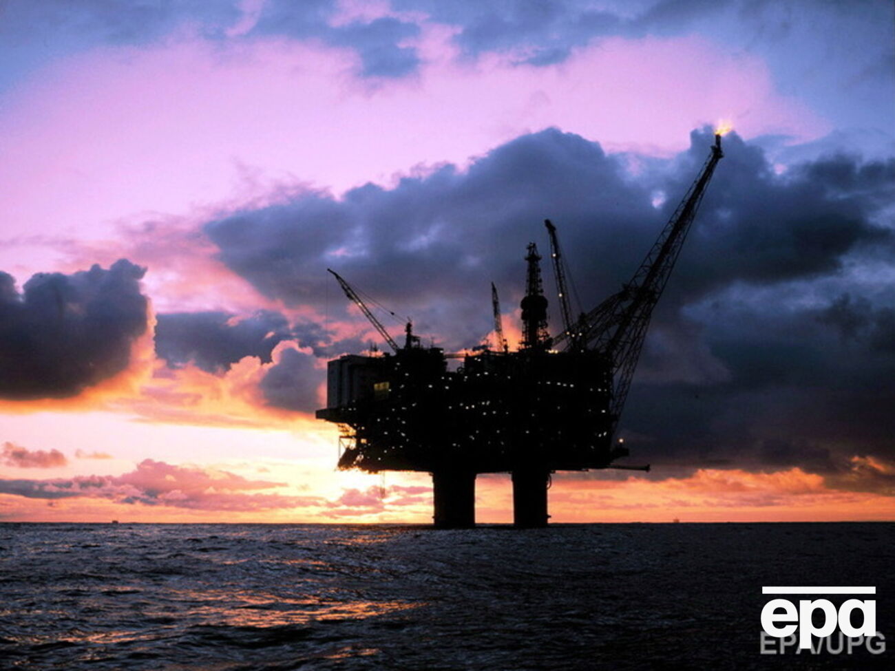 Нефть снова дешевеет