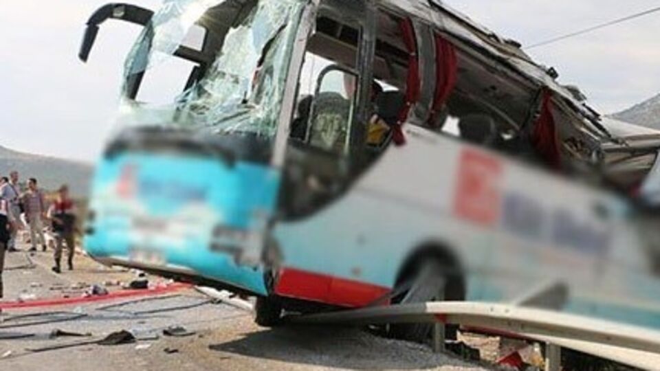 Туристический автобус в Турции потерпел аварию по неизвестной причине