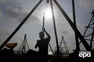 В течение дня нефть продолжает дешеветь