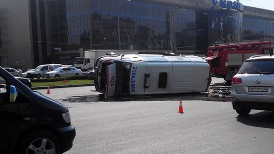Попавшая в аварию "скорая" спешила доставить новорожденного ребенка в реанимацию