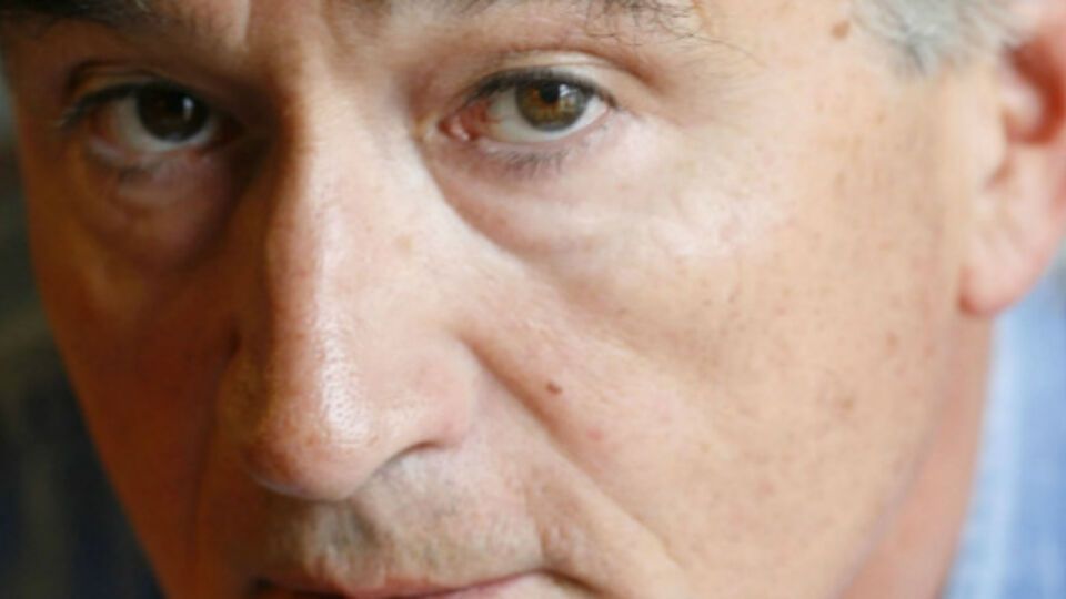 Энтони Бивор: Красная армия, в которую под конец войны на замену павшим призвали огромное количество молодых людей безо всякой подготовки, отличалась невероятно низкой дисциплиной