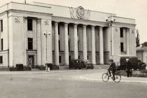 Улица имени Кирова (нынешняя Грушевского), 1941 год. Здание Верховного Совета УССР