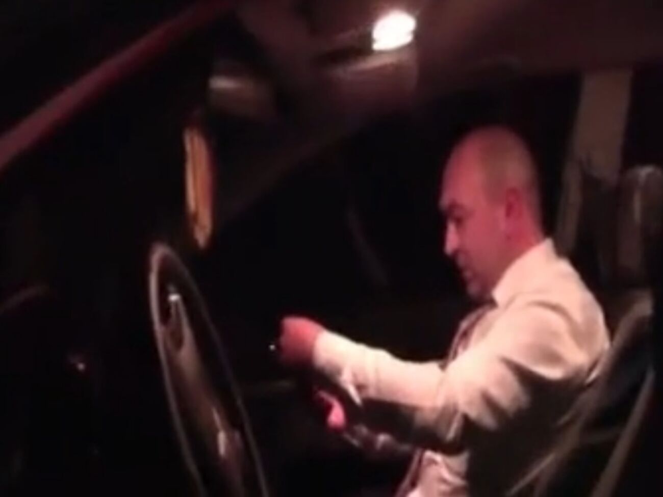 Глава Первомайской райгосадминистрации Виктор Сирота устроил скандал после того, как сотрудники спецподразделения "Кобра" остановили его автомобиль