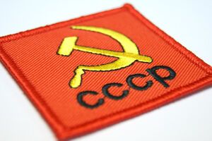Соцопрос: К серпу и молоту положительно относятся 73% россиян