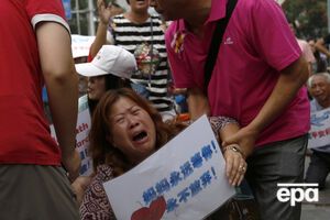 В Пекине протестовали родственники пассажиров исчезнувшего рейса MH370. Фоторепортаж