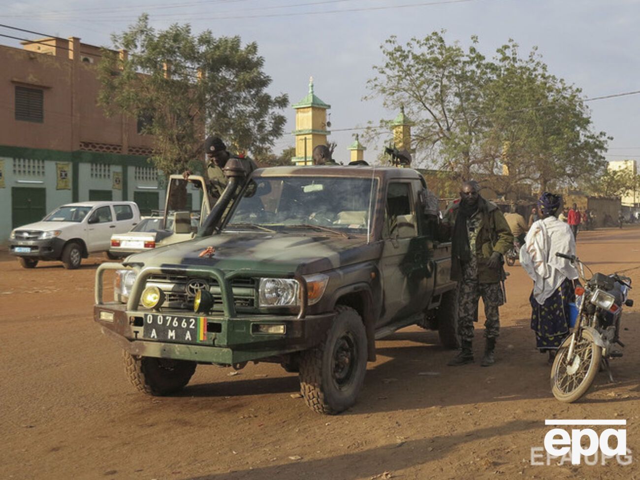 В заложниках у боевиков, которые напали на отель в Мали, может находиться пять человек