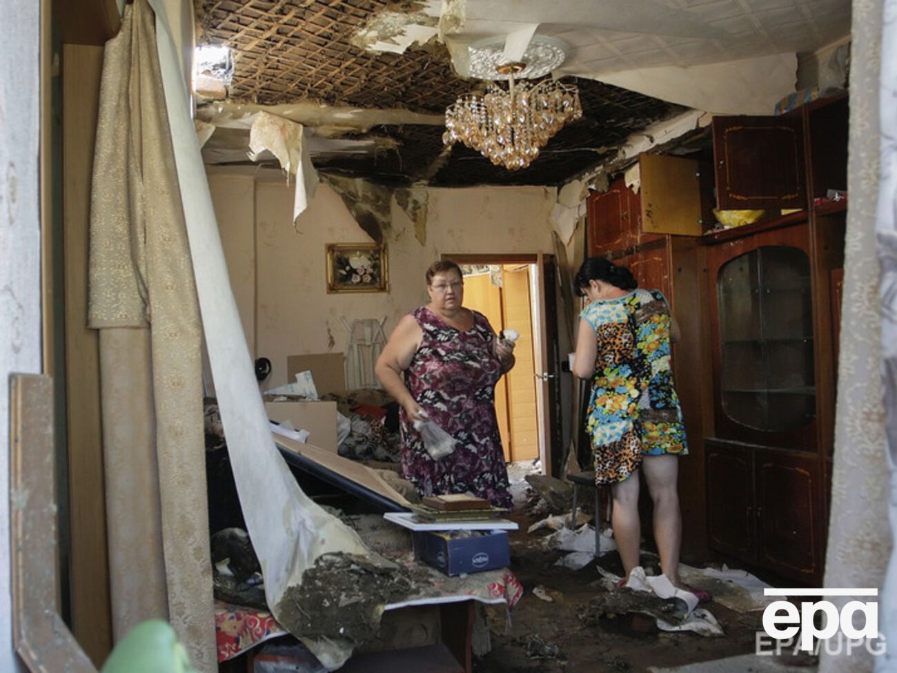 Последствия попадания снарядов в жилые кварталы Донецка