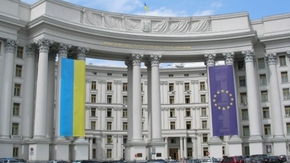МИД пока не подтверждает информацию о гибели одного и освобождении из заложников другого украинца