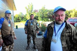 Представители украинской стороны забрали из плена боевиков еще трех человек