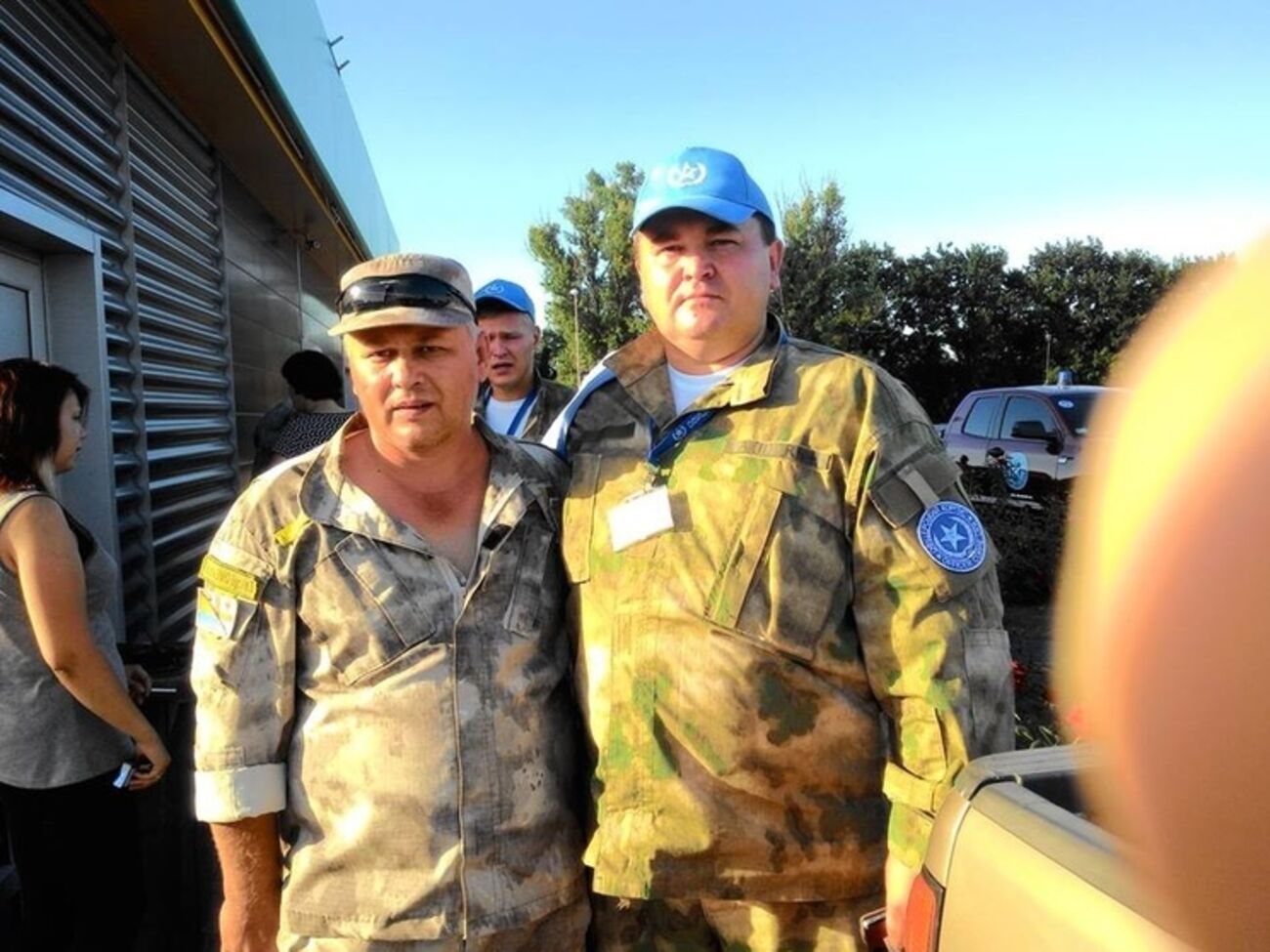 Василий Булик (слева) сообщил об освобождении из плена трех гражданских лиц