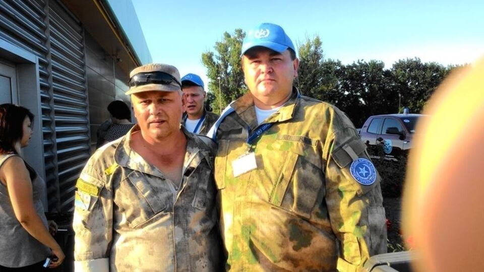 Василий Булик (слева) сообщил об освобождении из плена трех гражданских лиц