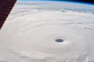 NASA показало вид из космоса на тайфун "Соуделор", бушующий над Китаем. Видео