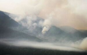 Над озером Байкал стоит смог от лесных пожаров