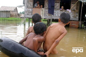Часть жителей Мьянмы не желает оставлять свои затопленные дома
