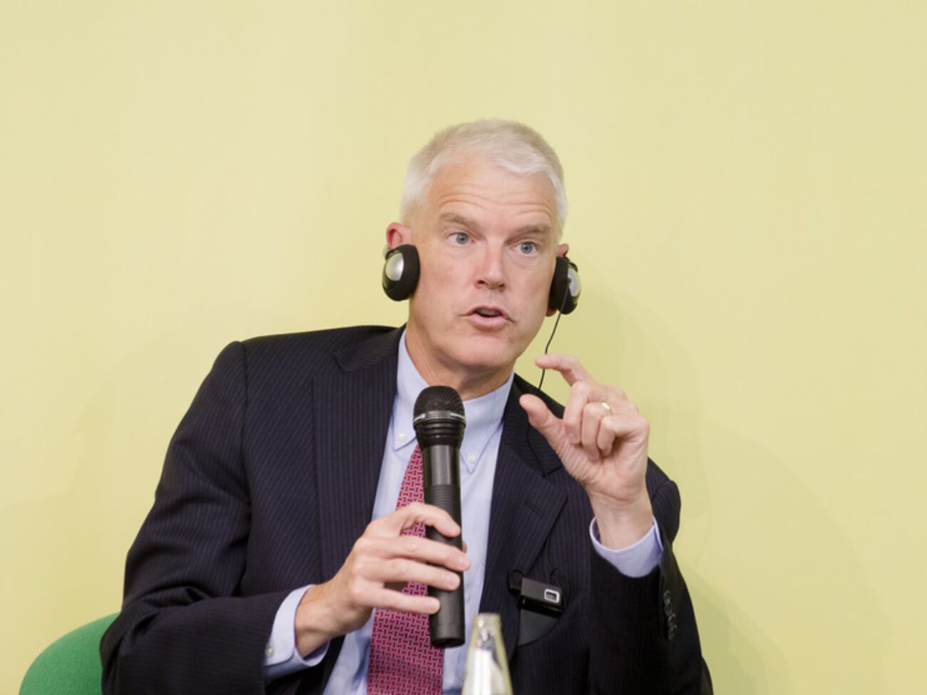 Стивен Пайфер считает, что Украина должна проводить реформу децентрализации