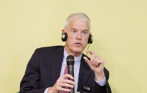 Стивен Пайфер считает, что Украина должна проводить реформу децентрализации