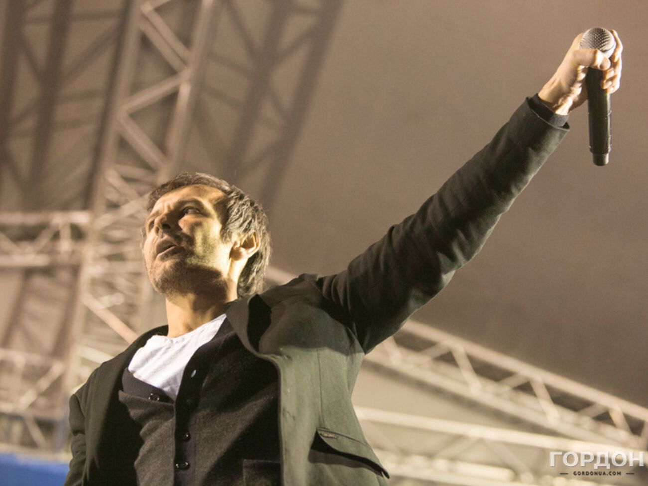 Святослав Вакарчук поможет семье погибшего под Радой силовика и пострадавшим в столкновениях