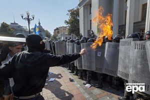 В столкновениях пострадали более 100 правоохранителей