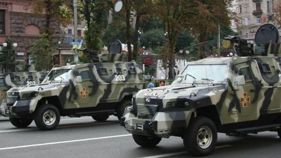 Центр Киева патрулируют "Кугуары"