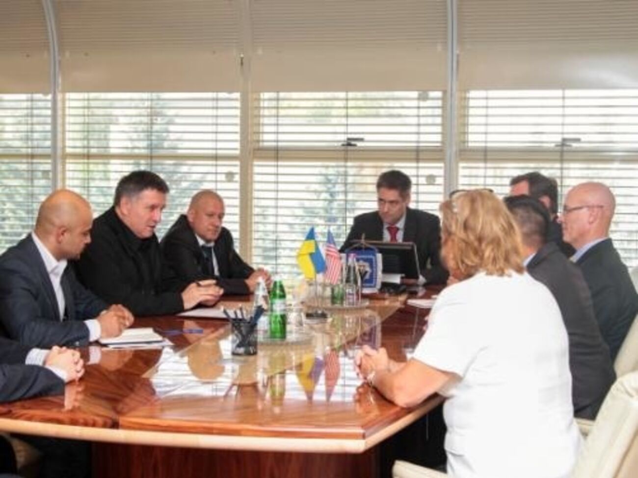 Аваков провел встречу с представителями Техасских рейнджеров