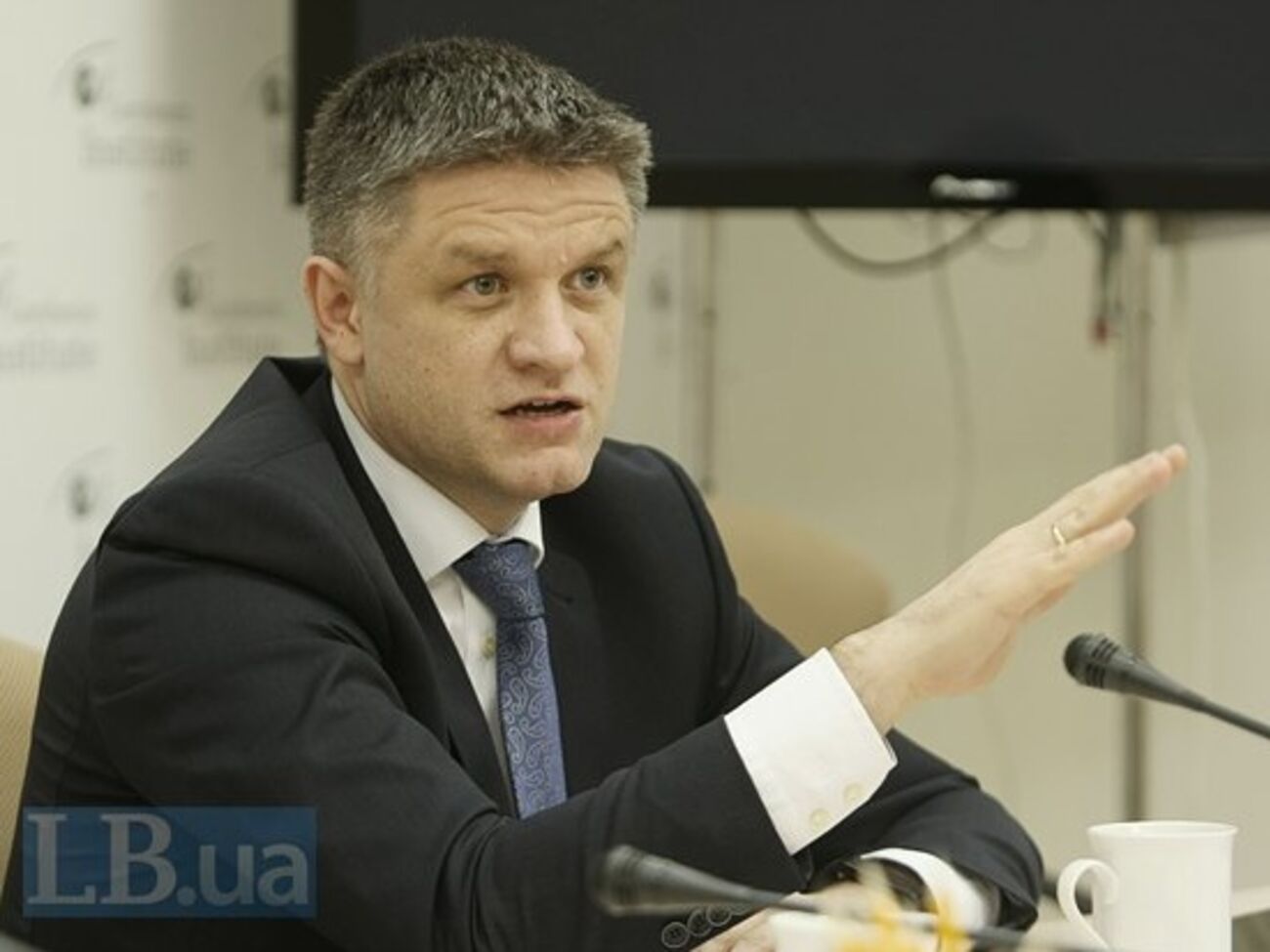 Шимкив сообщил, что президенту направили уже более тысячи петиций