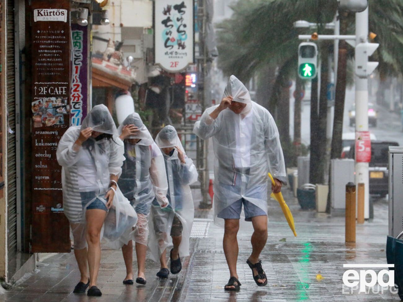 Ливни в Японию принес тайфун