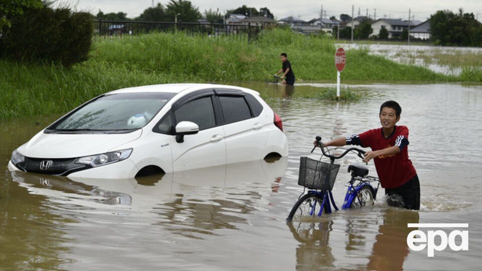 Ливни в Японии вызвали наводнения и оползни. Фоторепортаж