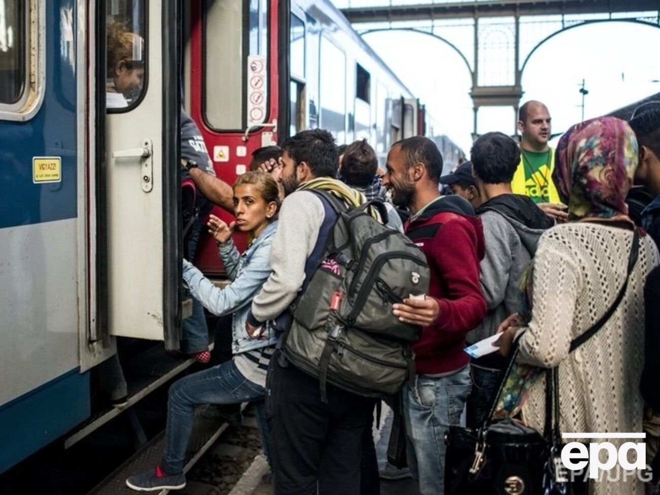 Мигранты пытаются попасть в Германию через Австрию