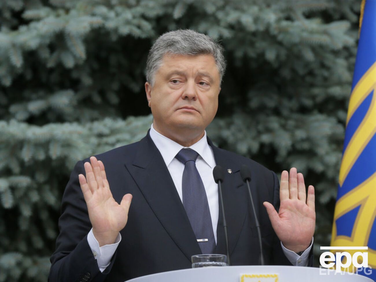 Порошенко заявил, что ведение переговоров между Киевом и боевиками выгодно России