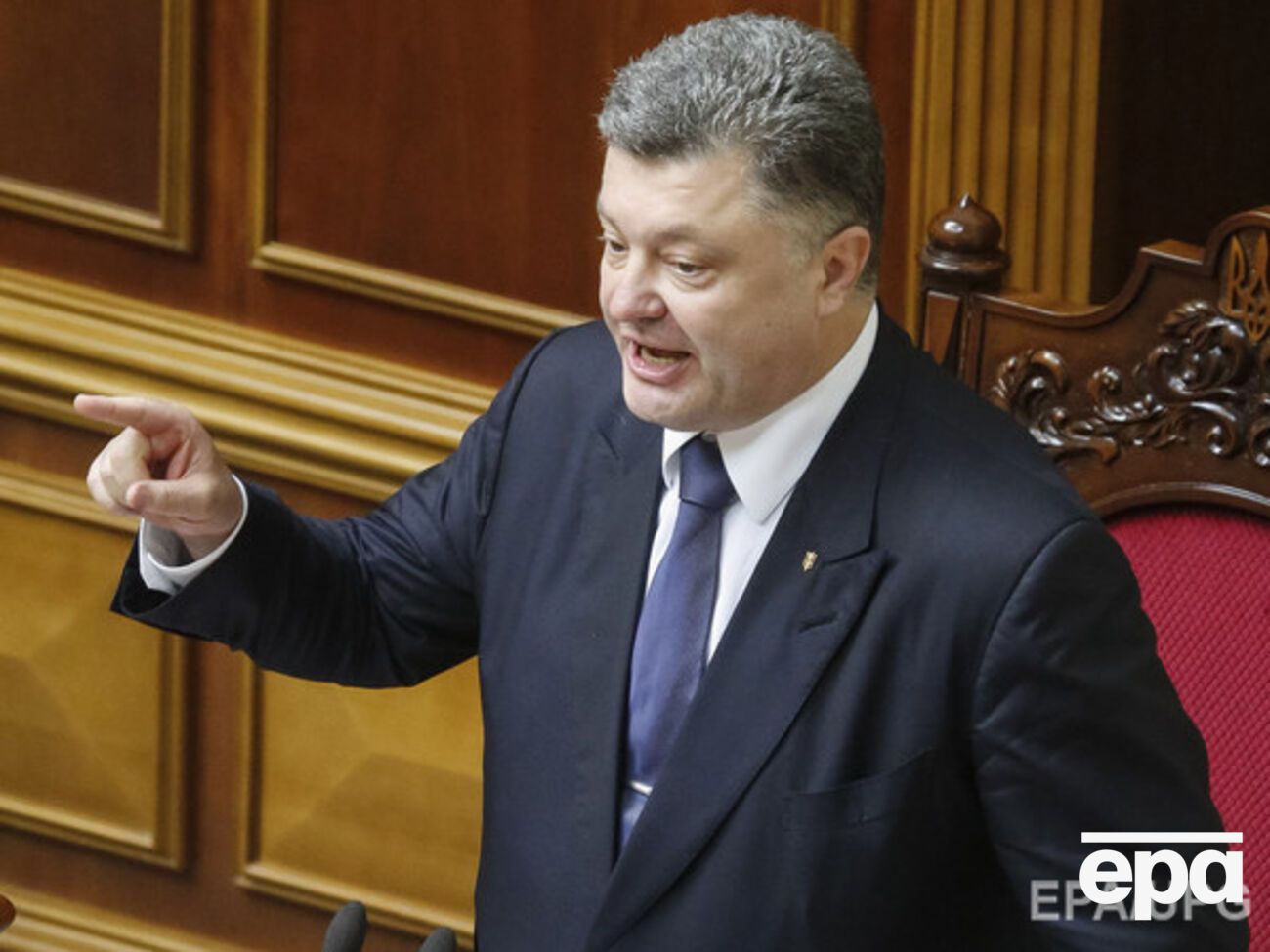 Год назад западные партнеры отказывались представить военную помощь Украине, заявил Порошенко