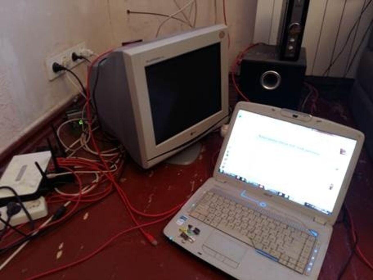 Злоумышленники через интернет с помощью IP-телефонии, в обход международных центров коммутации, получали международный телефонный трафик