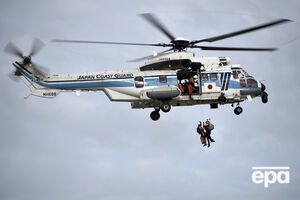 Спасательные вертолеты эвакуируют жителей с крыш затопленных домов