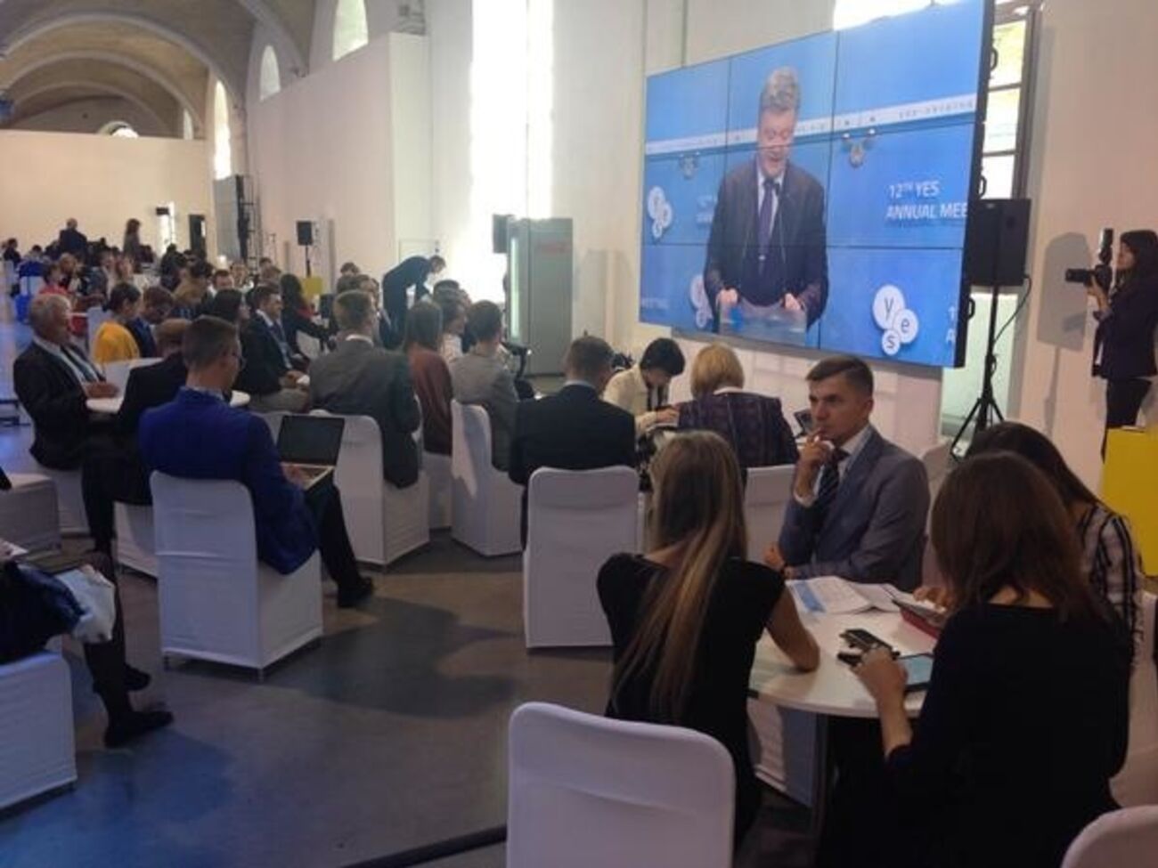 Петр Порошенко на саммите YES заявил, что у него есть "сдержанный оптимизм" по поводу развития событий на Донбассе